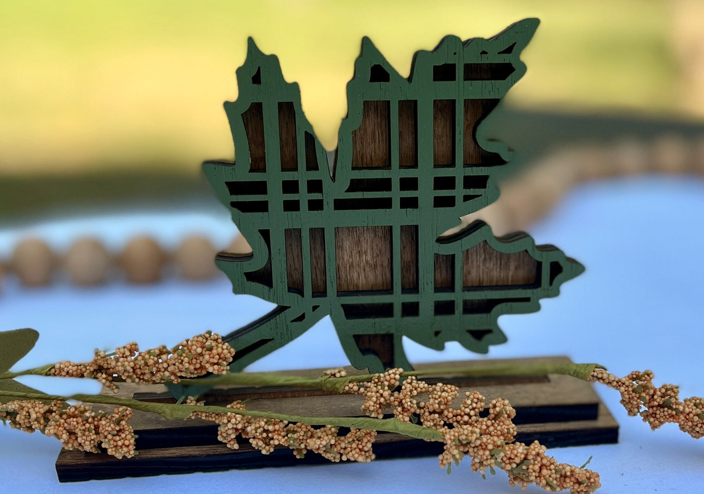 Small Patterned Standing Leaf