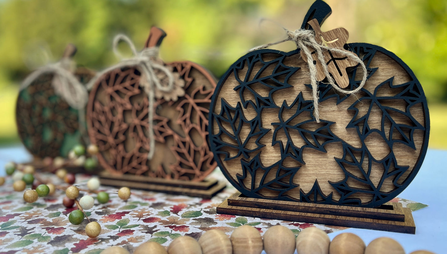 Medium Leaf Patterned Pumpkin