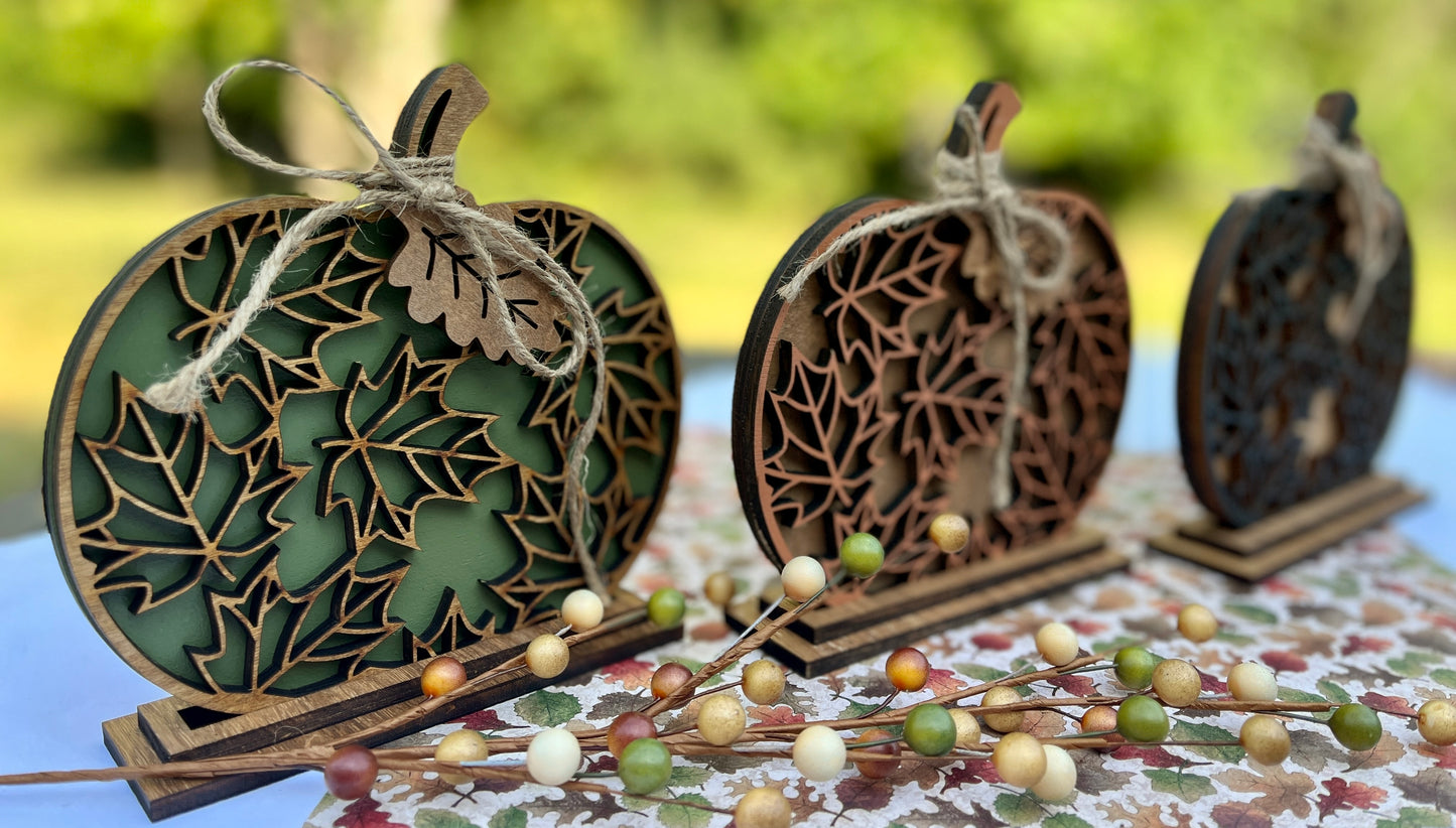 Medium Leaf Patterned Pumpkin