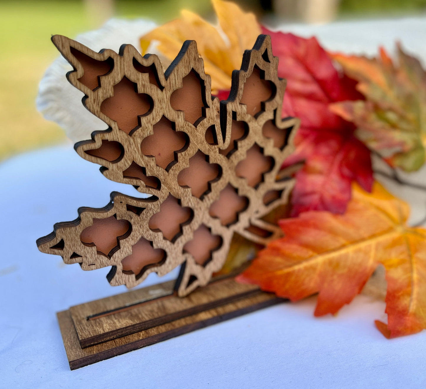 Medium Standing Patterned Leaf
